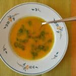 prato de sopa de abóbora e gengibre
