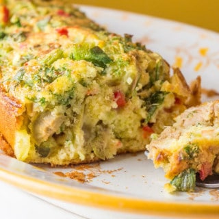 bola de atum e vegetais fatiada